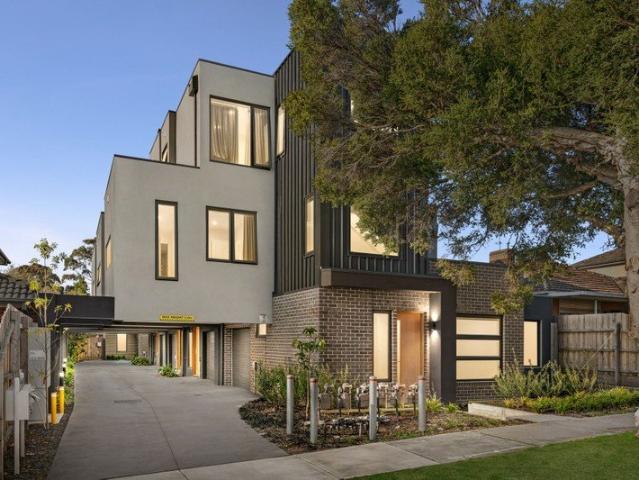 Contemporary Townhouse Living in a Convenient Clayton Pocket