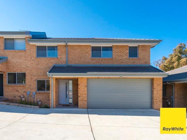 Contemporary Townhouse Living in a Convenient Location