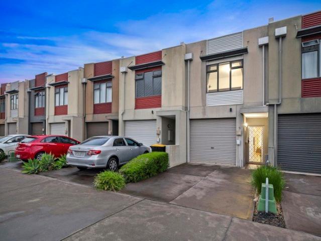 Contemporary Townhouse Living in a Convenient Location