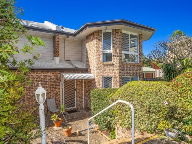 Contemporary Townhouse Living in a Prime Northgate Location