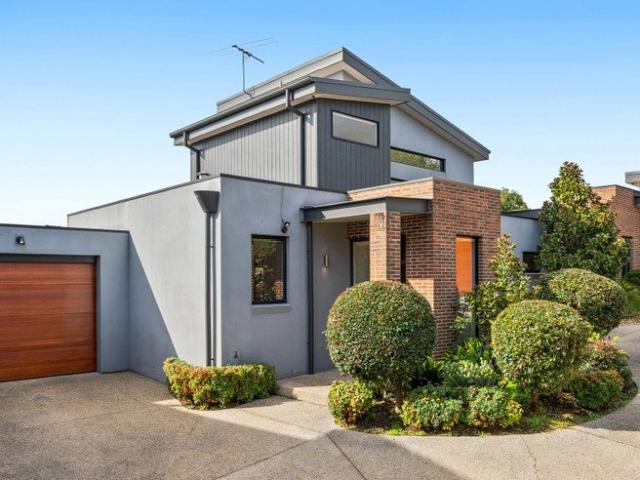 Contemporary Townhouse Living in a Prized Parkside Pocket