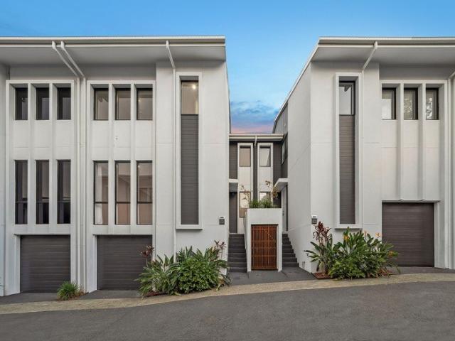 Contemporary Townhouse Living in a Quiet, Leafy Setting
