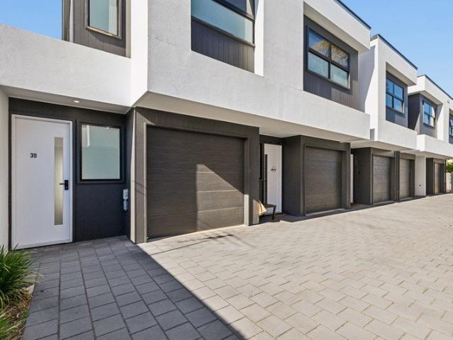 Contemporary Townhouse Living in Ascot Park