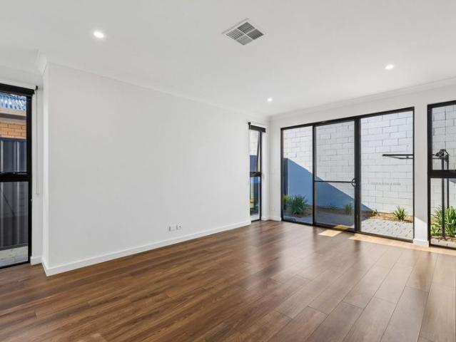Contemporary Townhouse Living in Ascot Park