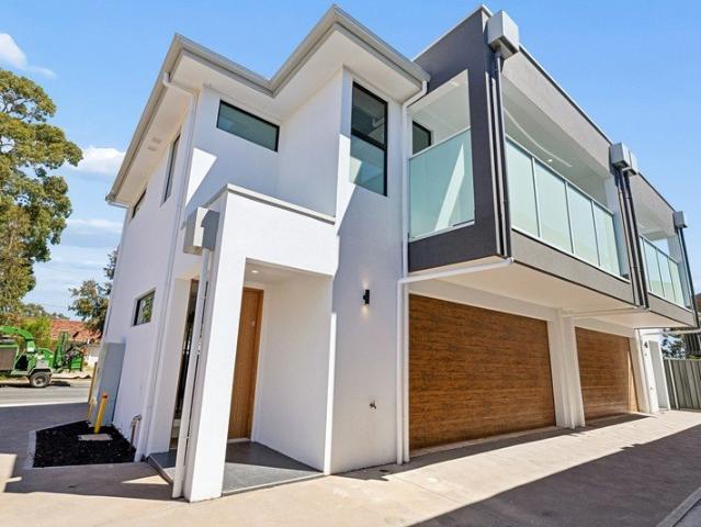 Contemporary Townhouse Living in Marion