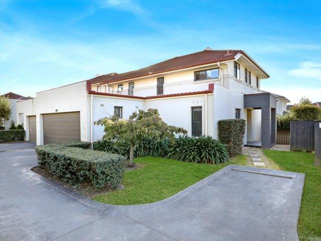 Contemporary Townhouse Living in Sought After Tatton Park