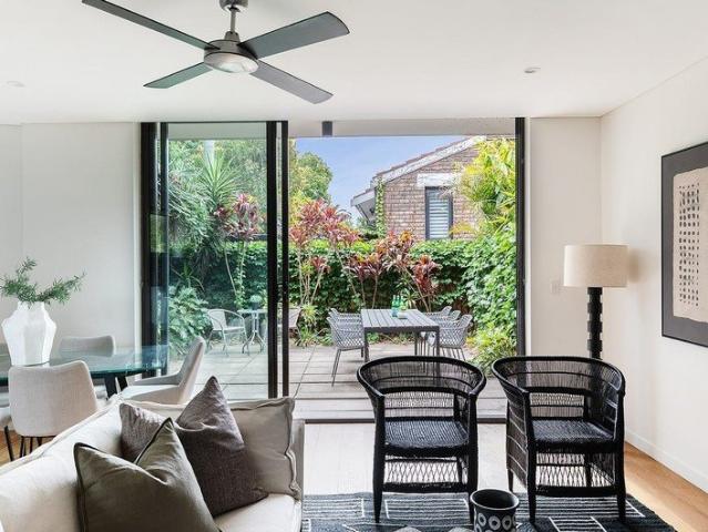 Contemporary Townhouse Living Moments from Tempe Station