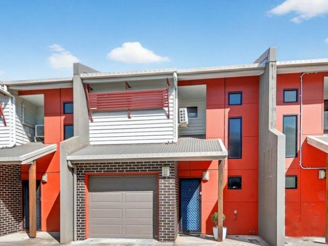 Contemporary Townhouse Living Move In or Invest!