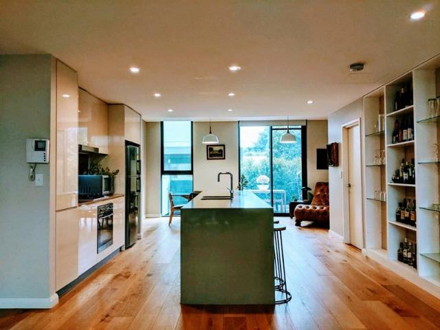 CONTEMPORARY TOWNHOUSE + SECURITY PARKING