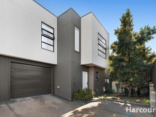Contemporary townhouse with convenience front and centre