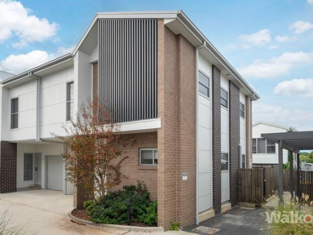Contemporary townhouse with convenience on the doorstep