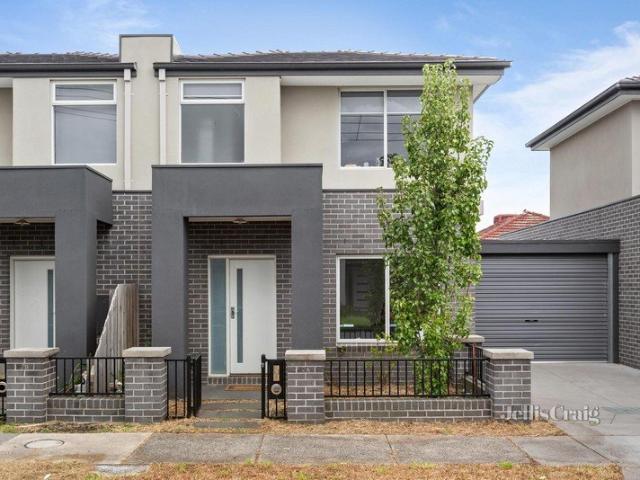 Contemporary Townhouse with Low Maintenance Living