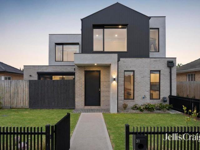 Contemporary townhouse with private outdoor living