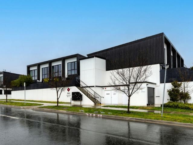 Contemporary Townhouse!