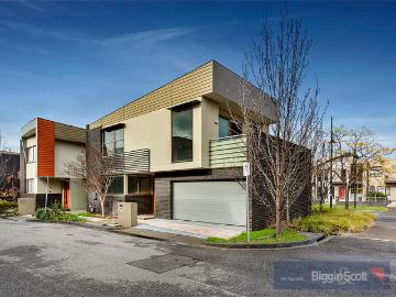 Contemporary townhouse