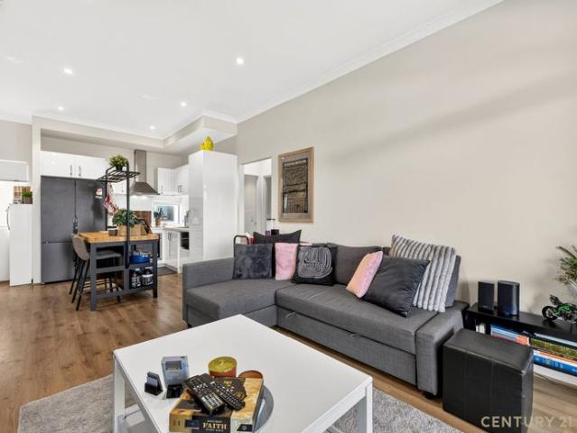 Contemporary top floor apartment available in the heart of East Victoria Park!