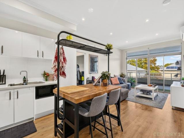 Contemporary top floor apartment available in the heart of East Victoria Park!