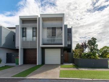 CONTEMPORARY TERRACE HOUSE IN ROBINA