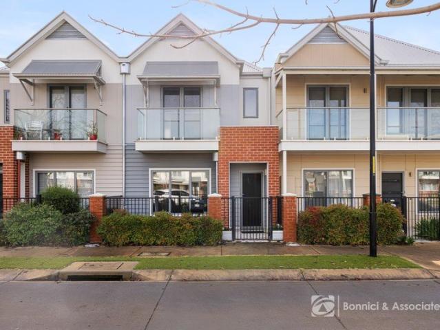CONTEMPORARY TERRACE LIVING IN THE HEART OF ELMWOOD