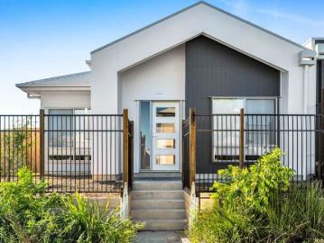 Contemporary Terrace Living in the Heart of Flagstone