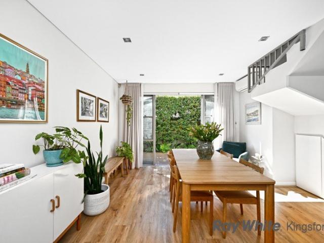 CONTEMPORARY TERRACE STYLE TOWNHOME