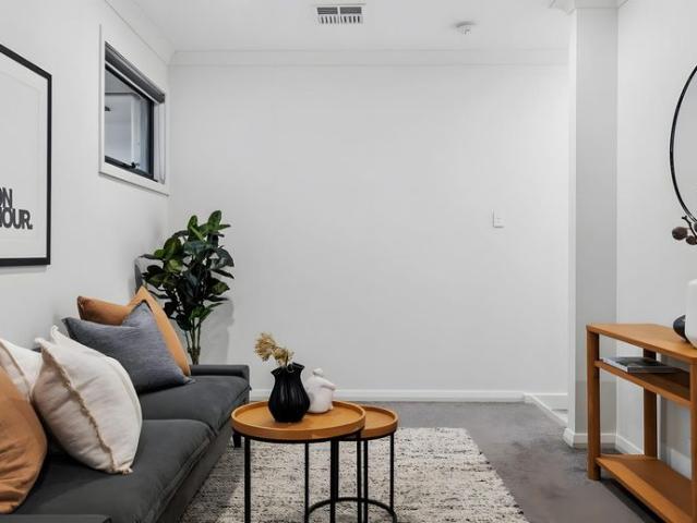 Contemporary Three Bedroom Townhouse Between the City and the Coast