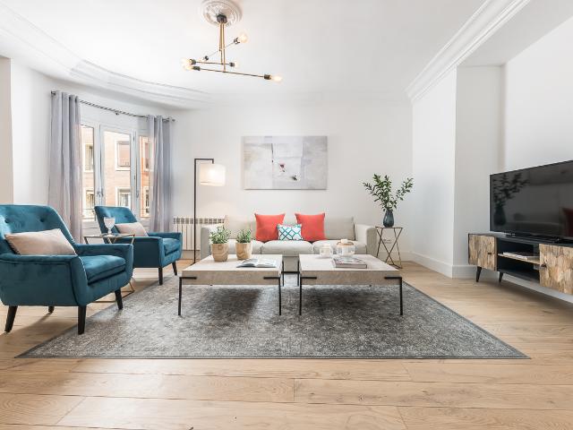 Contemporary Three bedroom Apartment in Exclusive Salamanca