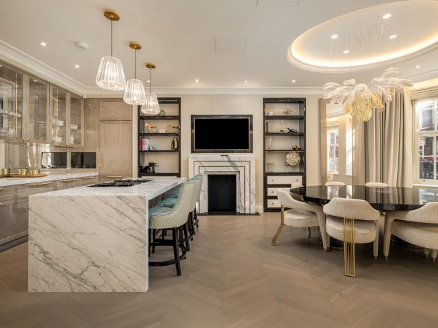 Contemporary Three Bedroom Apartment on Charles Street, Mayfair