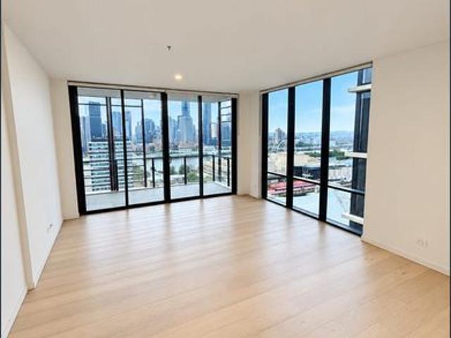 Contemporary three bedroom apartment with stunning river view & city view FOR RENT