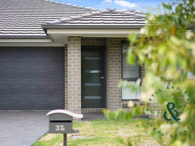 Contemporary Three Bedroom Duplex in Roslyn Park Estate
