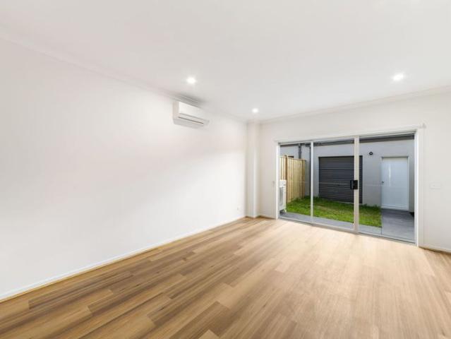 Contemporary Three Bedroom Home in Clyde North