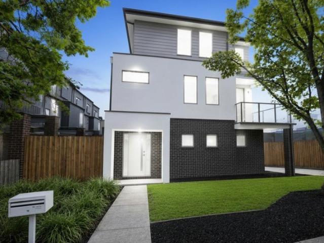 Contemporary Three Level Living with Low Maintenance Appeal in a Connected Bayswater Setting