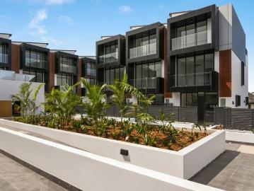 Contemporary Tri Level Strata Titled Townhouse