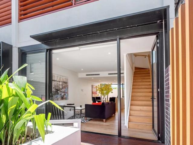 Contemporary Tri Level Terrace in the Award Winning URBAN Development