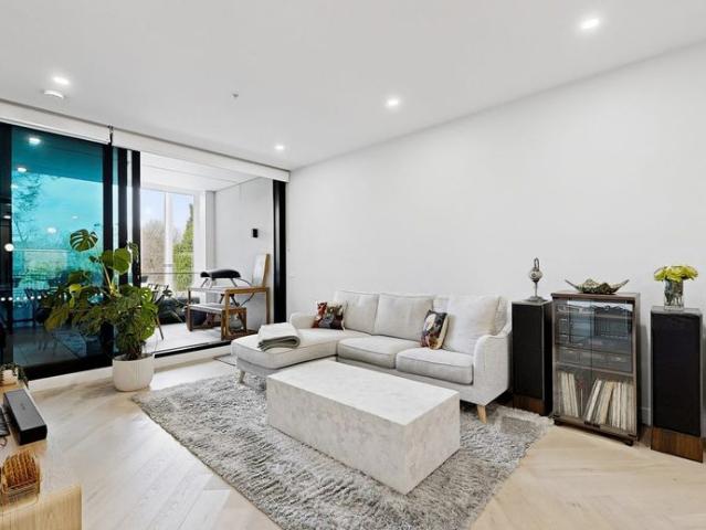 Contemporary Two Bedroom Apartment Opposite Surrey Gardens