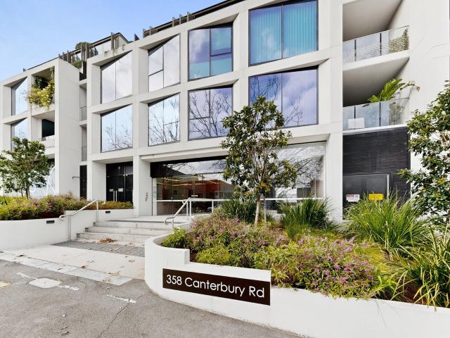 Contemporary Two Bedroom Apartment Opposite Surrey Gardens