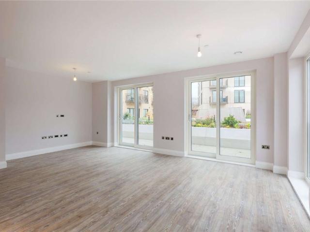 Contemporary two bedroom apartment in a modern development at the edge of The Pantiles