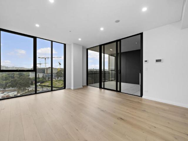 Contemporary Two Bedroom Apartment – Steps to Metro