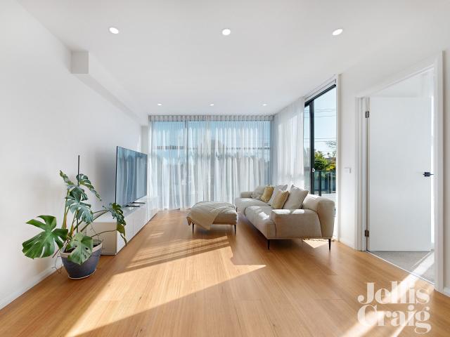 Contemporary Two Bedroom Apartment with Balcony in Prime Camberwell Location