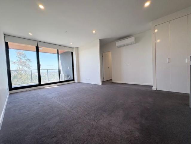 Contemporary Two Bedroom Apartment with Private Balcony & CBD View