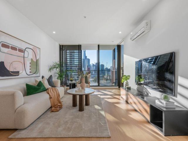 Contemporary Two Bedroom Living in the Heart of Southbank