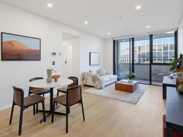 Contemporary Two Bedroom Living with Study in Downtown Zetland