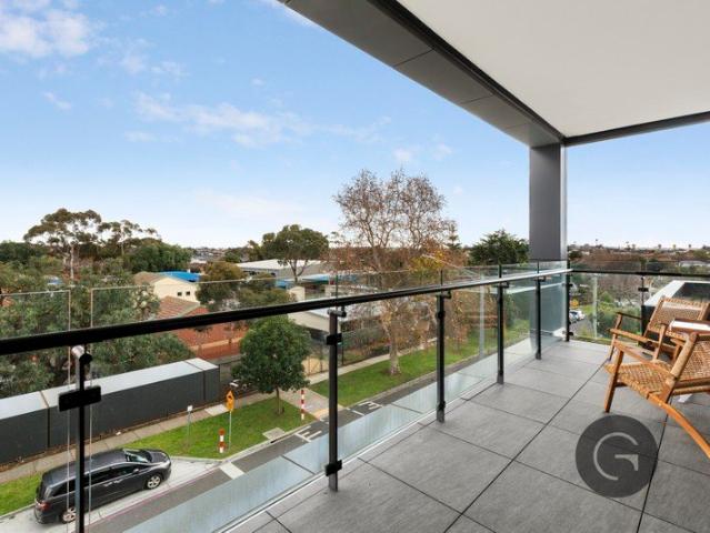 Contemporary Two Bedroom Living With The Luxury Of Two Bathrooms