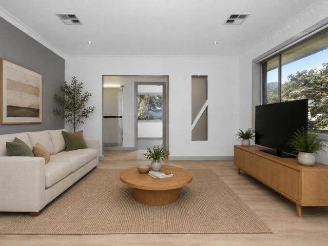 Contemporary Two Bedroom Retreat in a Quiet Balaclava Cul de Sac