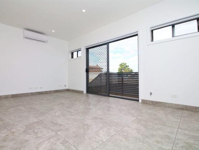 Contemporary Two Bedroom Residence For Lease