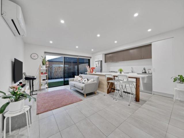 Contemporary Two Bedroom Unit in a Quiet, Convenient Location