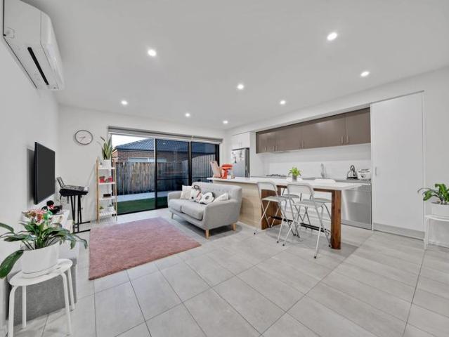 Contemporary Two Bedroom Unit in a Quiet, Convenient Location
