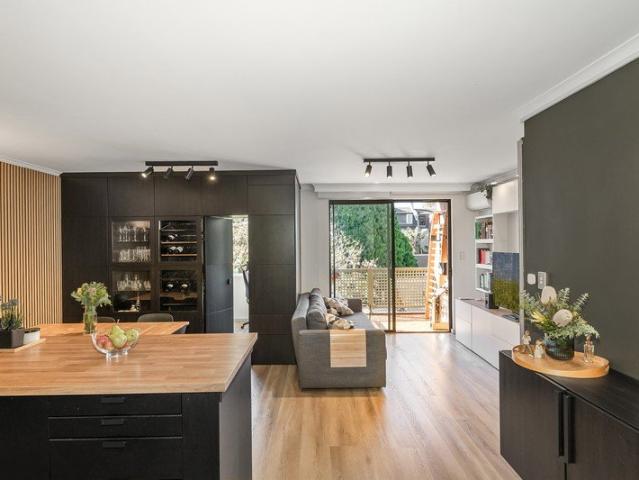 CONTEMPORARY TWO LEVEL LIVING WITH LEAFY OUTLOOKS, SEPARATE STUDY & TANDEM PARKING