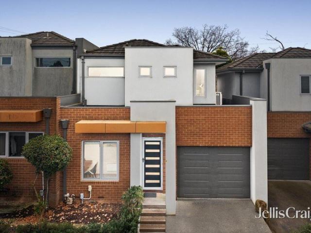 Contemporary Two Level Living in a Connected Ringwood Setting