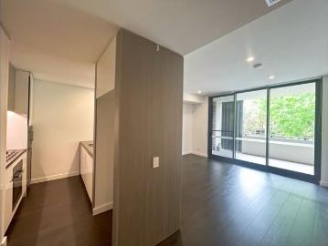 Contemporary Upper North Shore Living in Prestigious “The Uptown”